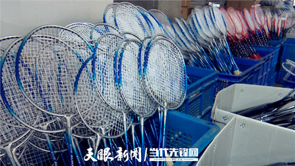 桐梓 公路建設助推鄉(xiāng)村振興駛?cè)搿翱燔嚨馈? class=